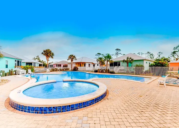 Modern With Screened Porch On-site Pool Ac & W&d Holiday home *