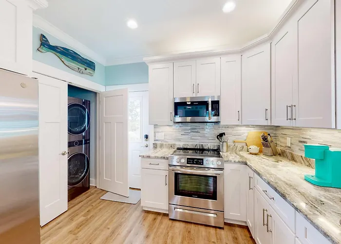 Modern With Screened Porch On-site Pool Ac & W&d Gulf Shores