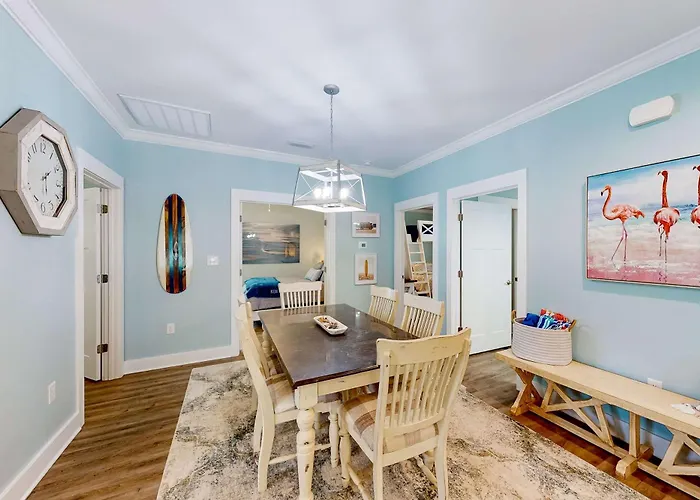 Holiday home Modern With Screened Porch On-site Pool Ac & W&d *
