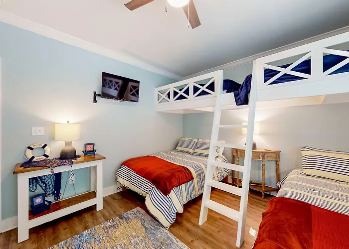 Modern With Screened Porch On-site Pool Ac & W&d Holiday home Gulf Shores