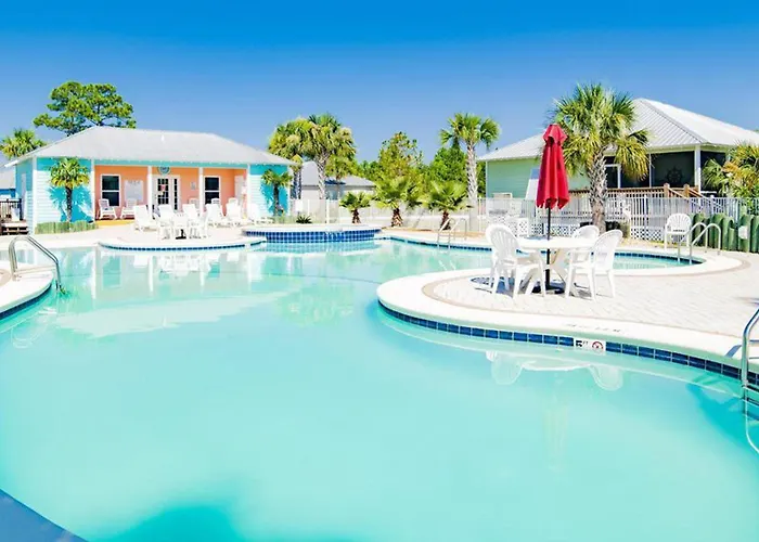 Holiday home Modern With Screened Porch On-site Pool Ac & W&d Gulf Shores